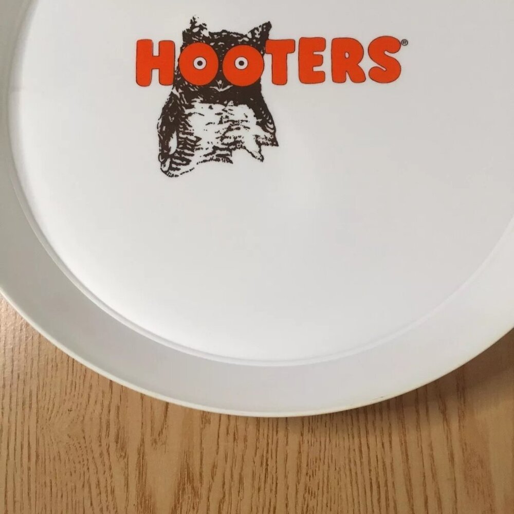 Free w/$59 Bundle Only New Hooters Girl Server Clams Food Drinks Tray 13.1/4”x2” - Picture 2 of 9